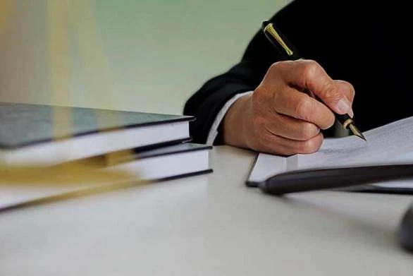 Πάτρα: Μακαρίτισσα άφησε πάνω από 880.000 ευρώ στην τοπική εκκλησία!